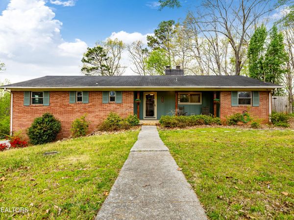 907 W 6th Ave, Lenoir City, TN 37771