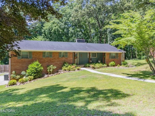 907 W 6th Ave, Lenoir City, TN 37771