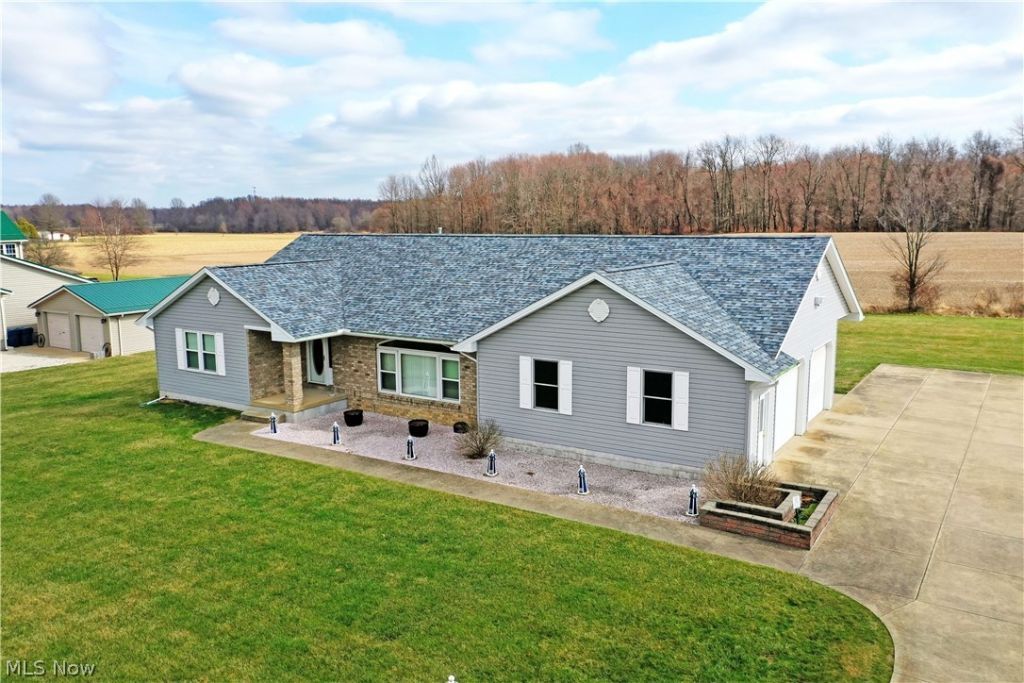 3391 Lyntz Townline Road SW, Warren, OH 44481