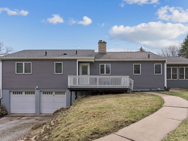 2610 McClain Drive , Cedar Falls, IA 50613