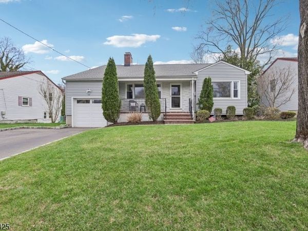 42 Nomahegan Ct, Cranford, NJ 07016