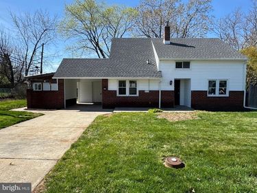 67 HORSESHOE LANE, LEVITTOWN, PA 19055