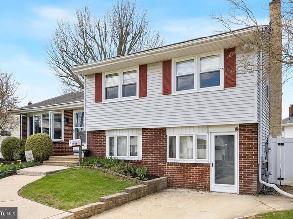 8 TOBY LANE, HAMILTON, NJ 08620