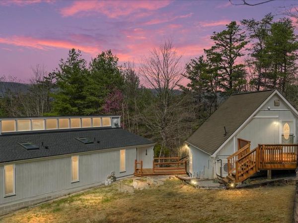 38 STRUDEL COURT , BASYE, VA 22810