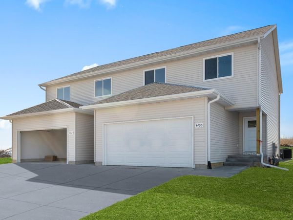 4400 Mourning Dove Drive, Waterloo, IA 50702