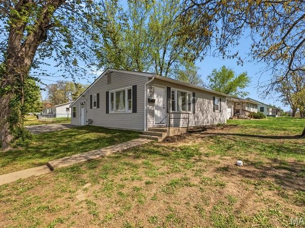 121 E Pershing Street, Troy, MO 63379
