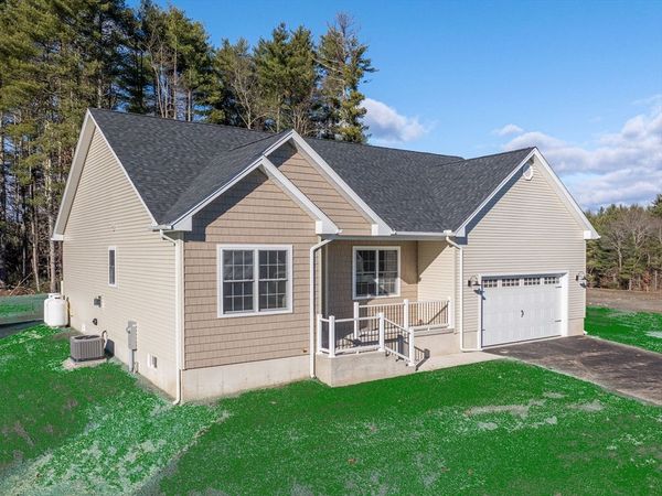 31 High Bluff Rd, Belchertown, MA 01007