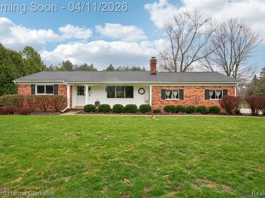 10995 Big Lake Road, Springfield Twp, MI 48350