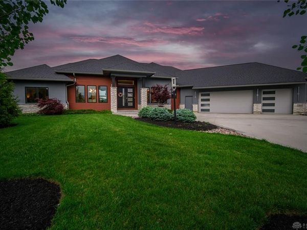 1864 Tossing Mane Court, Centerville, OH 45458