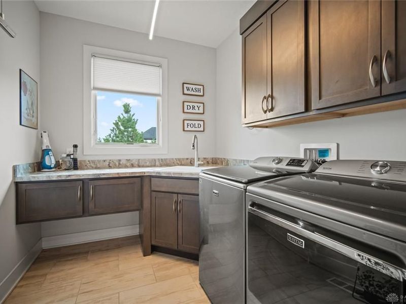 1864 Tossing Mane Court, Centerville, OH 45458 Photo 14