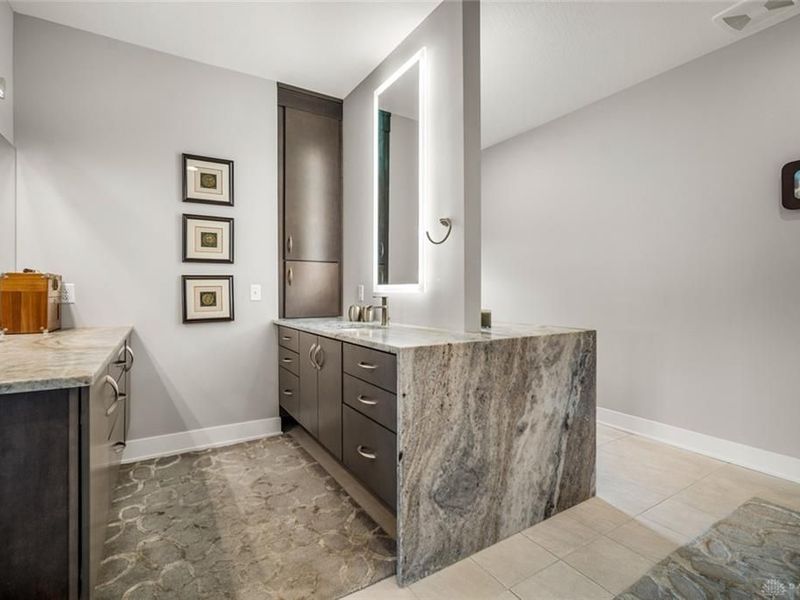 1864 Tossing Mane Court, Centerville, OH 45458 Photo 8