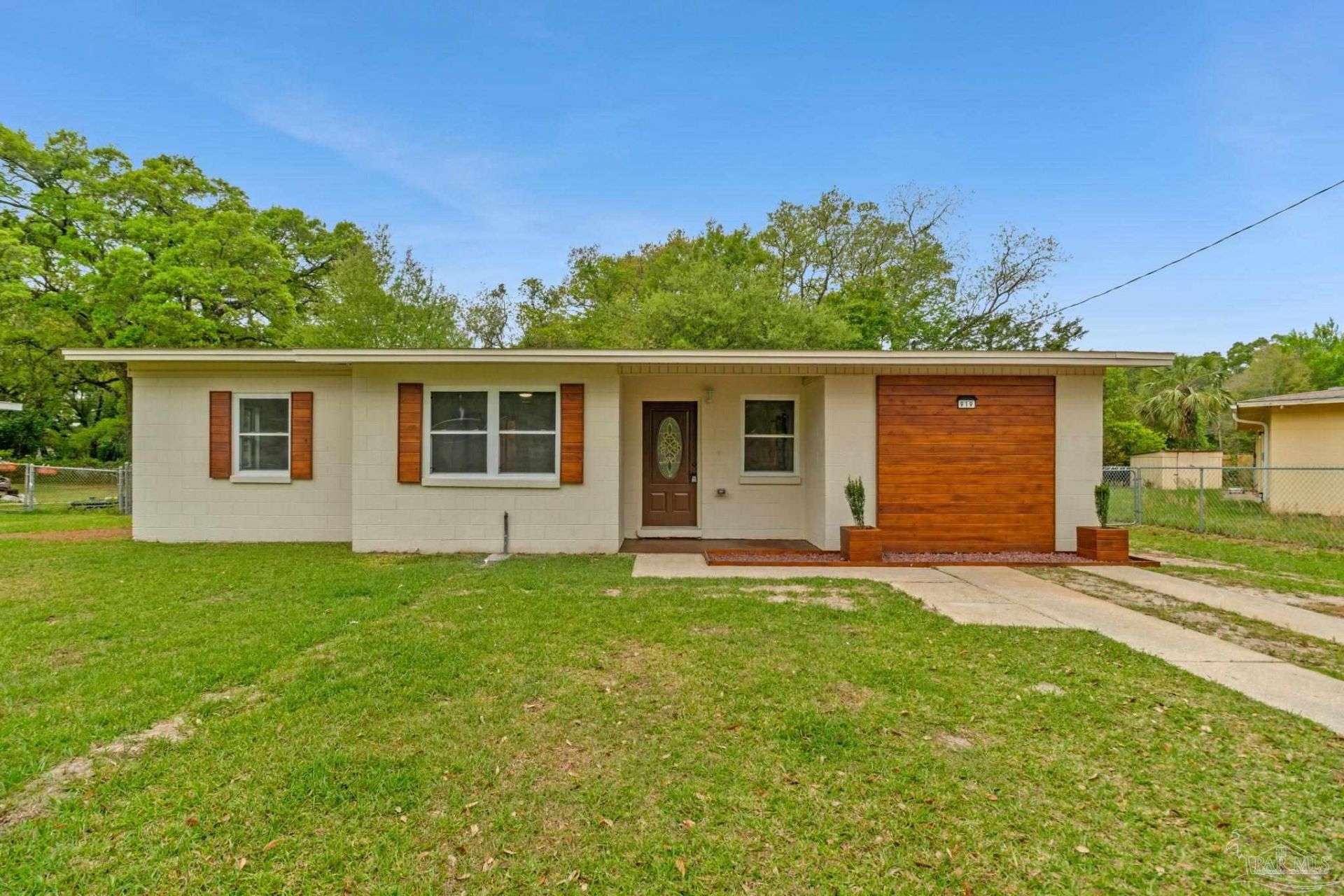 919 Crystal Springs Ave, Pensacola, FL 32505 Main Photo