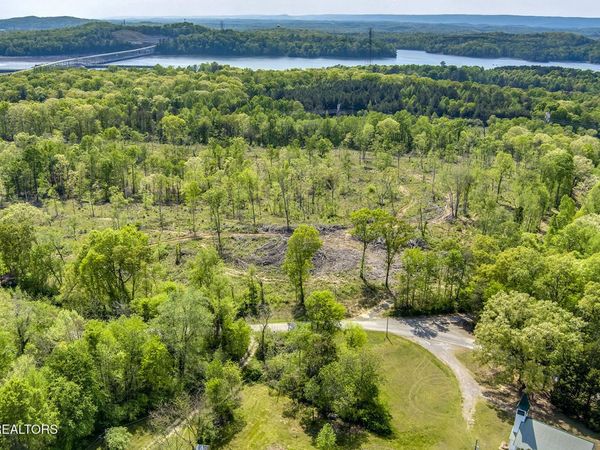 713 Oak Grove Rd, Decatur, TN 37322