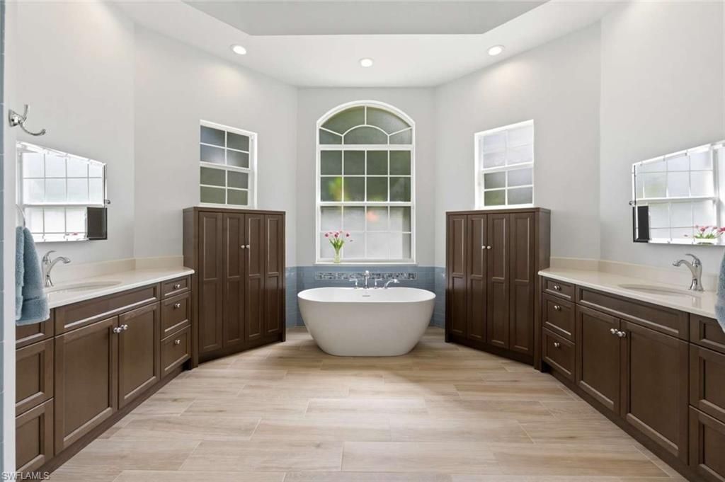 355 14th Ave Ne, Naples, FL 34120 Photo