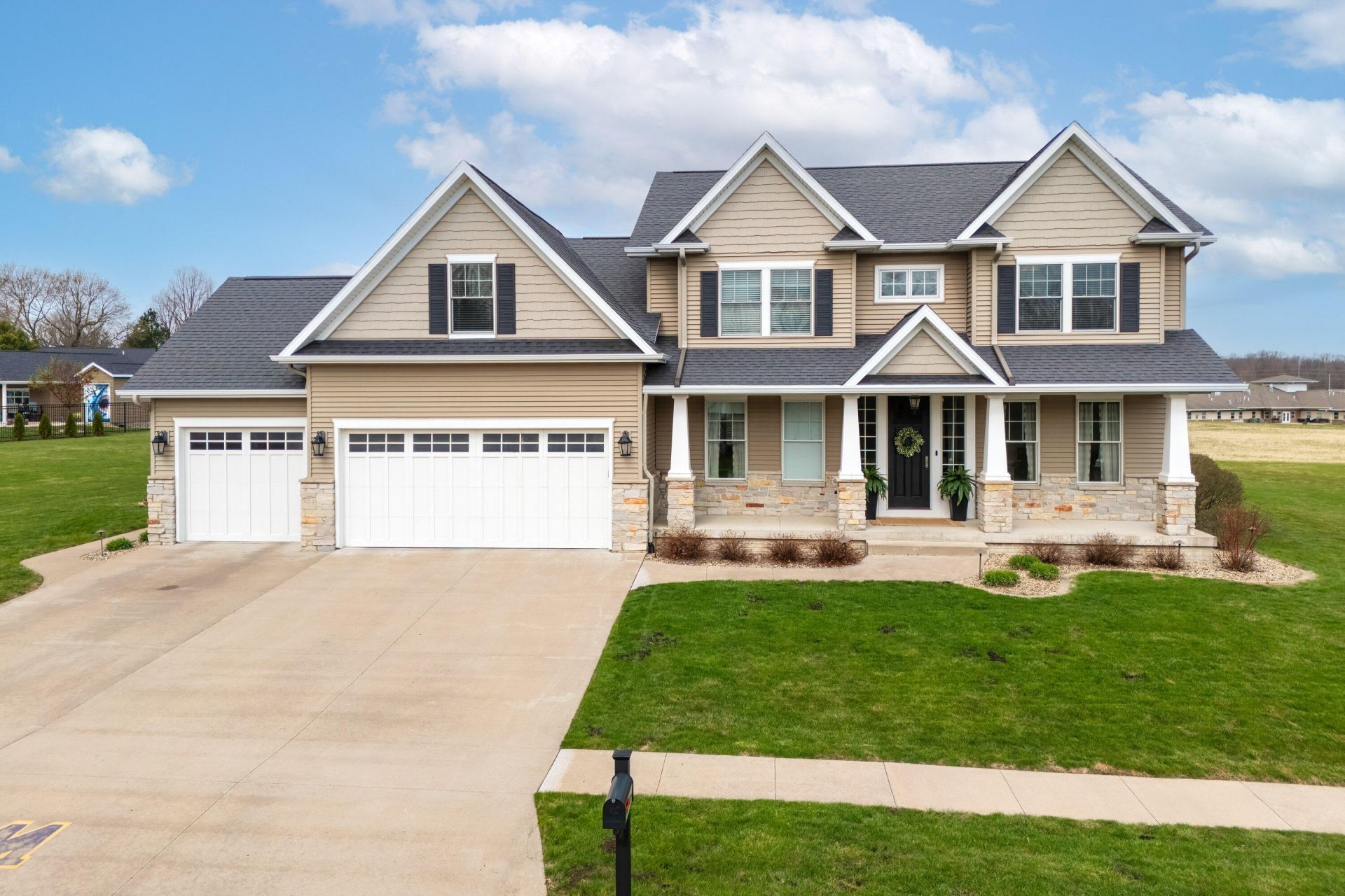 3120 Clermont Dr, Muscatine, IA 52761 Main Photo