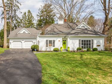 1 Stonegate Lane, Pittsford, NY 14534