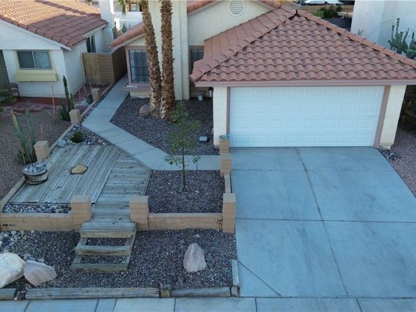 7547 Kalmalii Avenue , Las Vegas, NV 89147