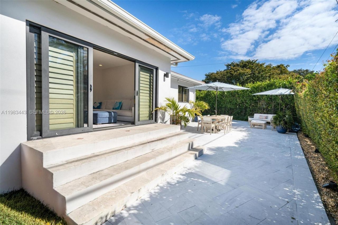 3411 Riviera Dr, Coral Gables, FL 33134 Photo