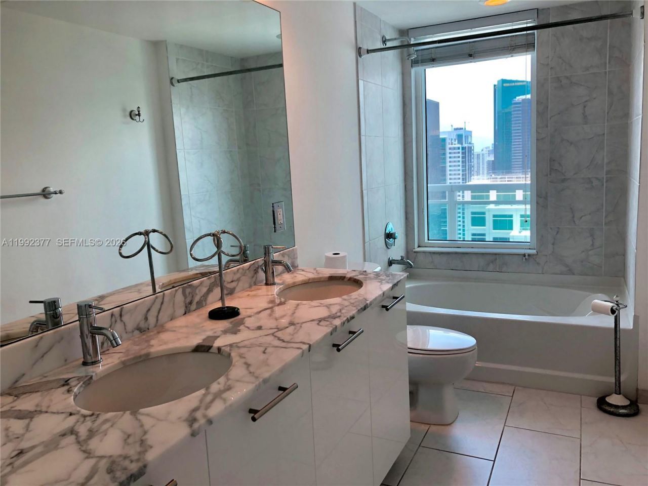 951 Brickell Ave, Unit 3900, Miami, FL 33131 Photo