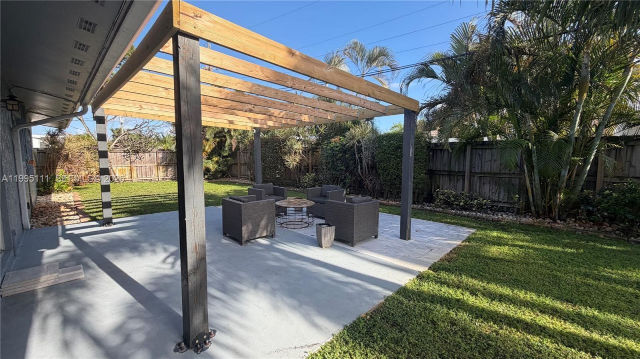 2320 NE 13th St, Pompano Beach, FL 33062 Photo