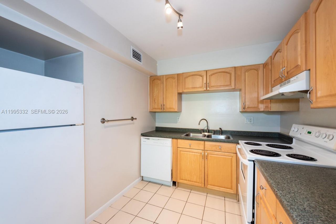 5838 SW 74th Ter, Unit 314, South Miami, FL 33143 Photo