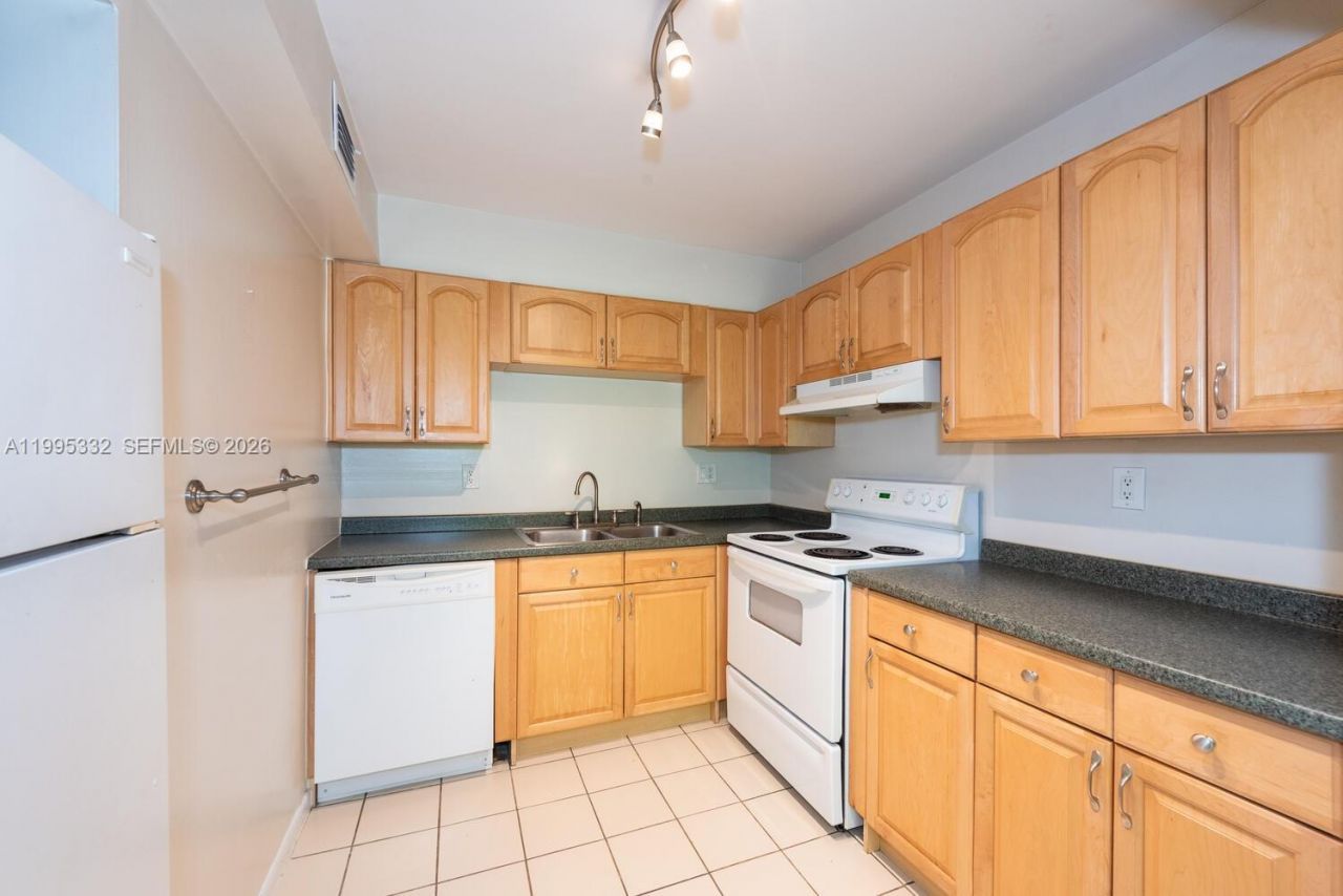 5838 SW 74th Ter, Unit 314, South Miami, FL 33143 Photo