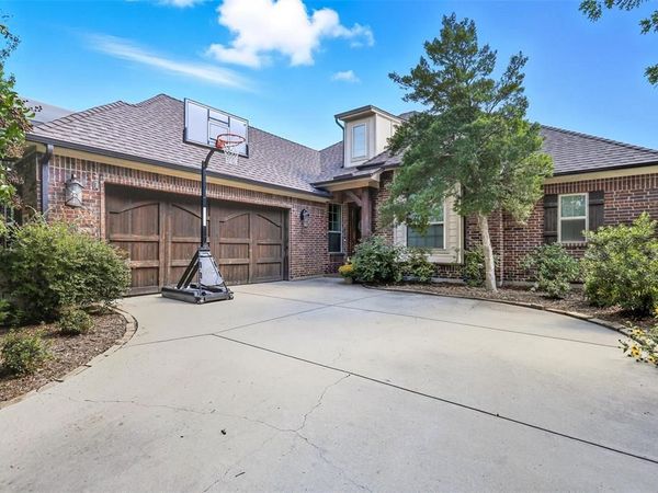 109 Diablo Drive , Burleson, TX 76028