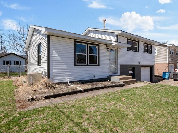 8012 10TH Street W, Rock Island, IL 61201