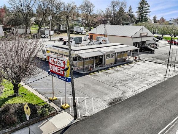 8 E CUMBERLAND STREET , LEBANON, PA 17042