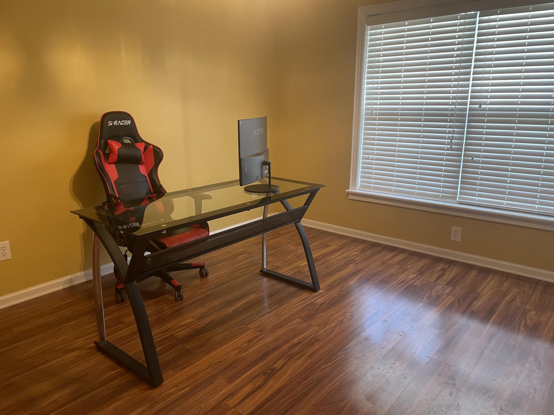 408 Lakewind Drive Photo 14