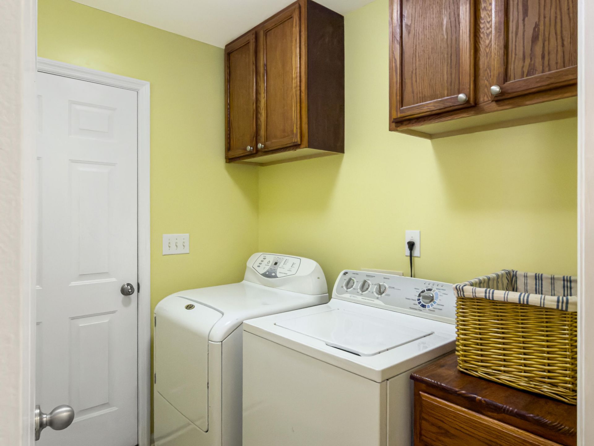 408 Lakewind Drive Photo 19