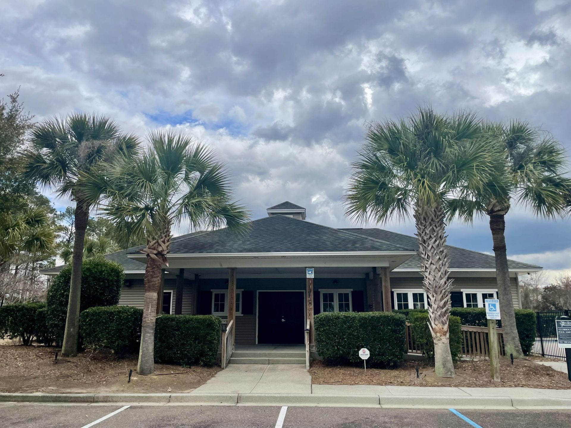 408 Lakewind Drive Photo 24