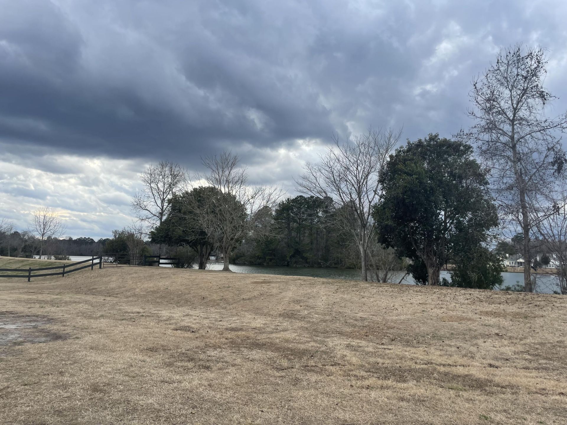 408 Lakewind Drive Photo 26