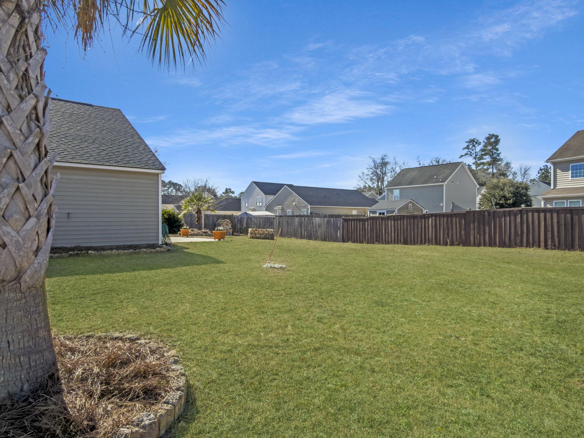 408 Lakewind Drive Photo 4