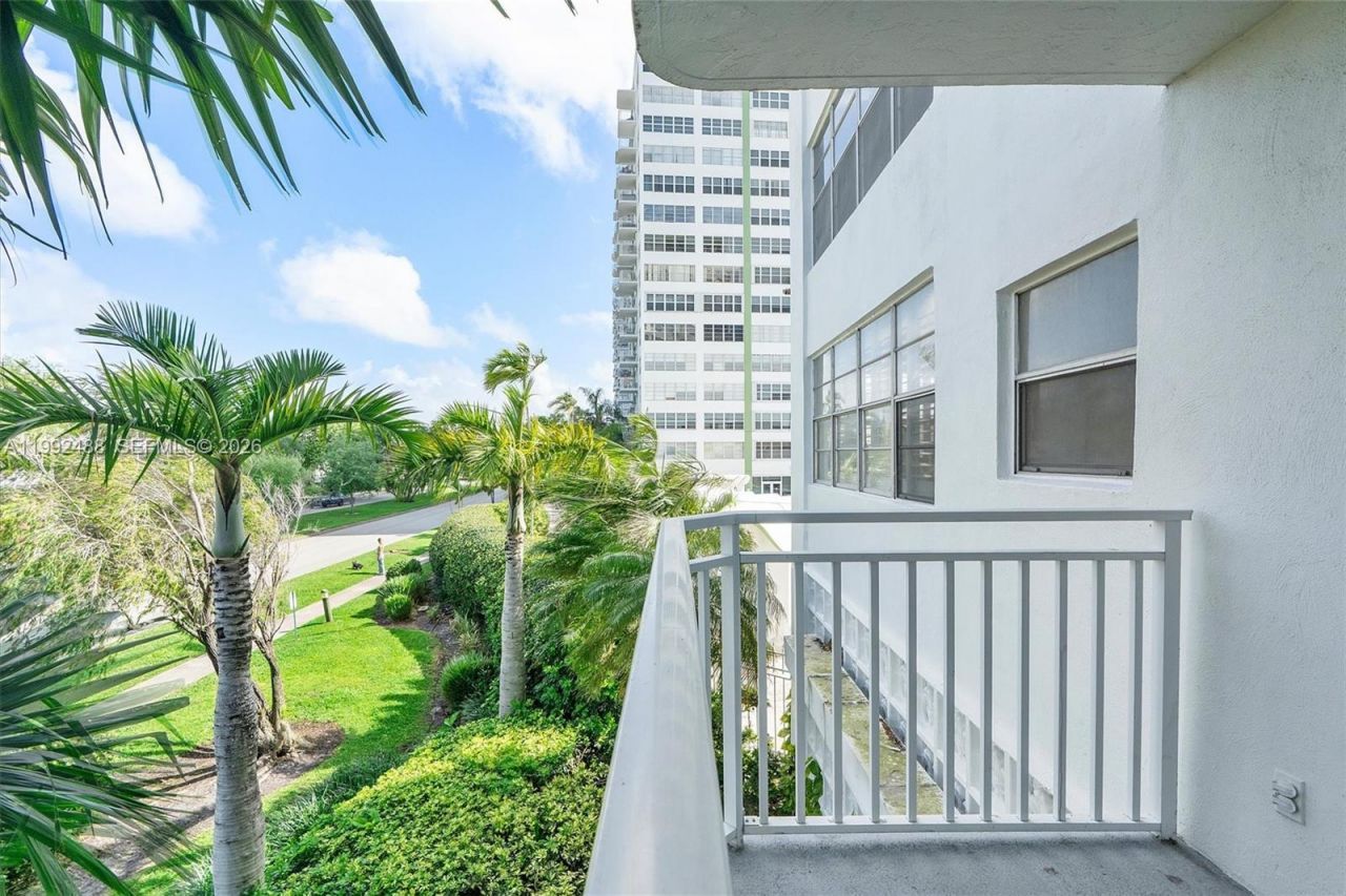 2100 Sans Souci Blvd , Unit B111, North Miami, FL 33181 Photo