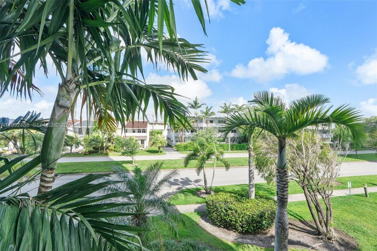 2100 Sans Souci Blvd , Unit B111, North Miami, FL 33181 Photo