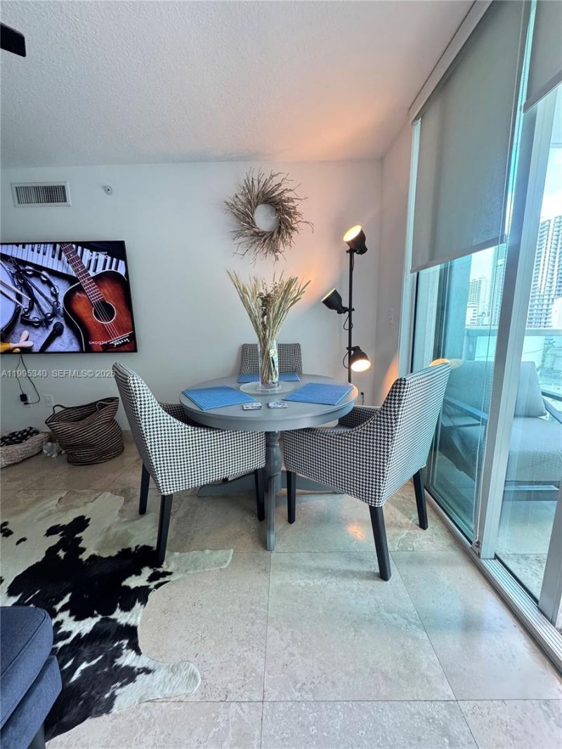 31 SE 5th St, Unit 1402, Miami, FL 33131 Photo
