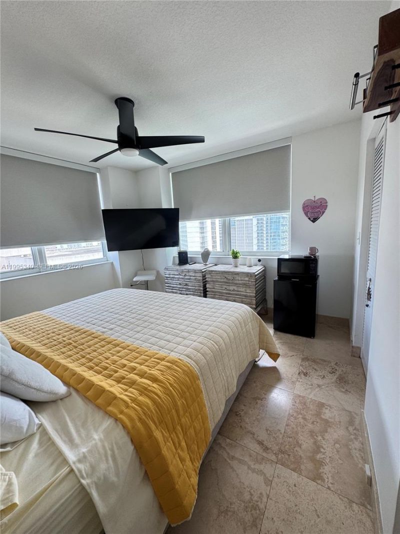 31 SE 5th St, Unit 1402, Miami, FL 33131 Photo