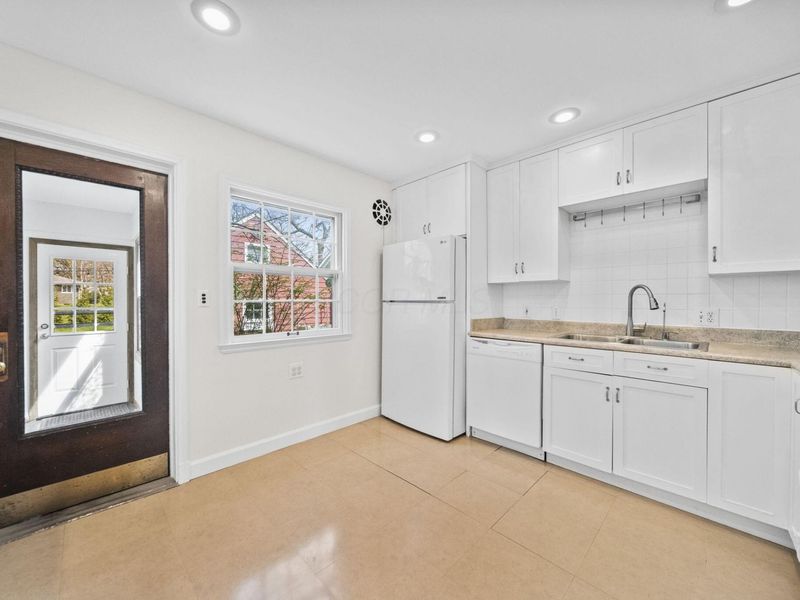 94 W Riverglen Drive, Columbus, OH 43085 Photo 16