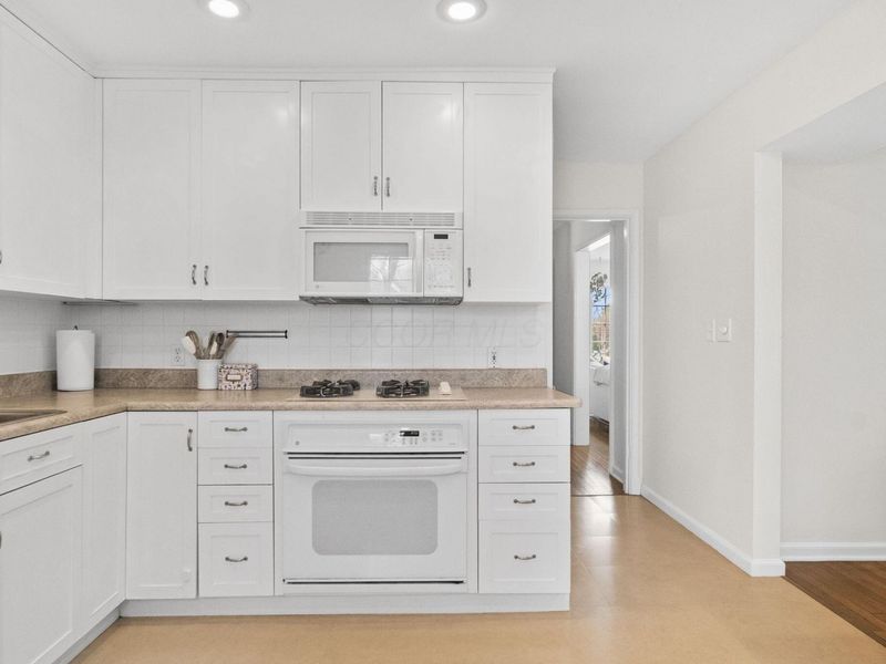 94 W Riverglen Drive, Columbus, OH 43085 Photo 19