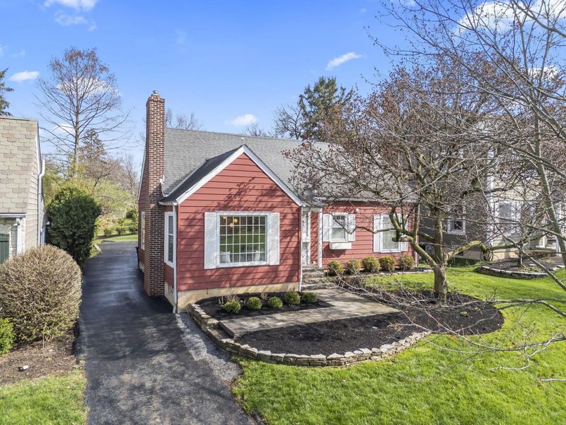 94 W Riverglen Drive, Columbus, OH 43085 Photo 2