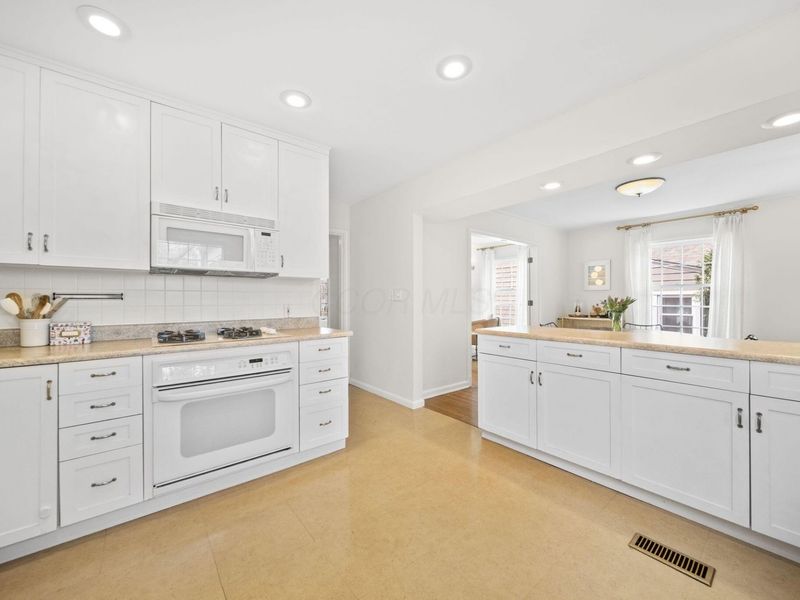 94 W Riverglen Drive, Columbus, OH 43085 Photo 20