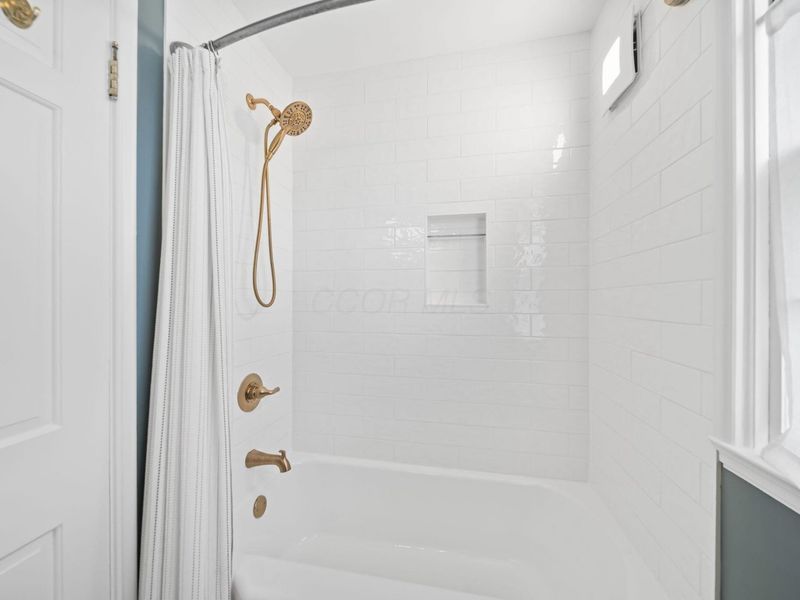 94 W Riverglen Drive, Columbus, OH 43085 Photo 27