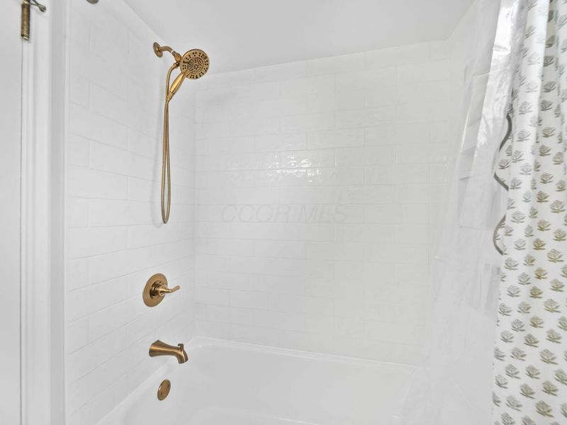 94 W Riverglen Drive, Columbus, OH 43085 Photo 40