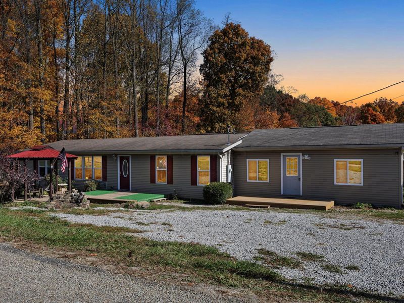 9176 Baker Road NE, Saint Louisville, OH 43071 Photo 1