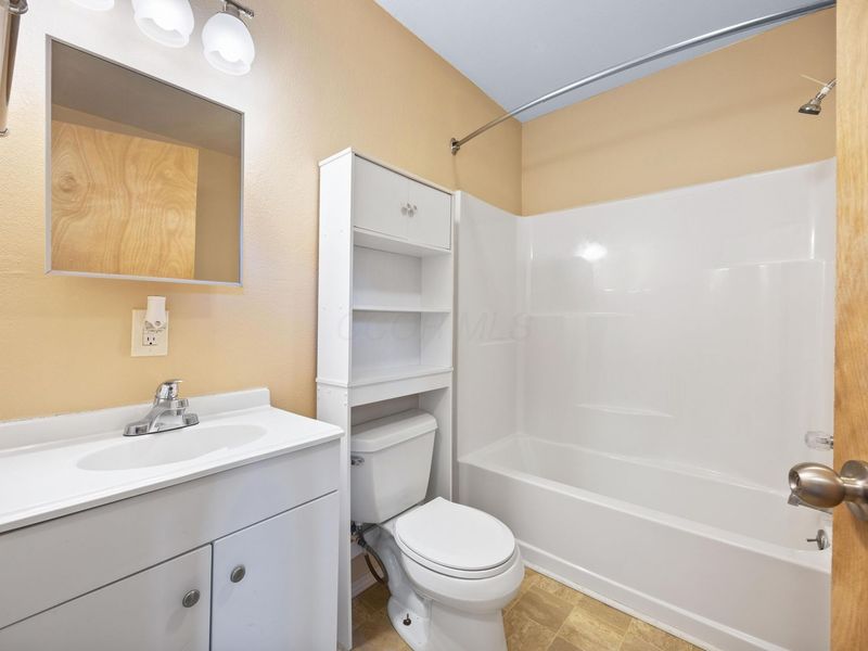 9176 Baker Road NE, Saint Louisville, OH 43071 Photo 35