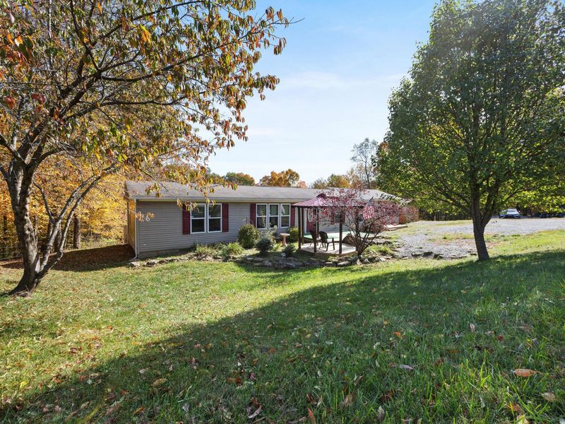 9176 Baker Road NE, Saint Louisville, OH 43071 Photo 4