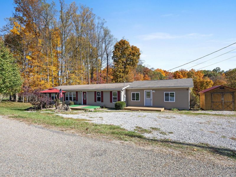 9176 Baker Road NE, Saint Louisville, OH 43071 Photo 4