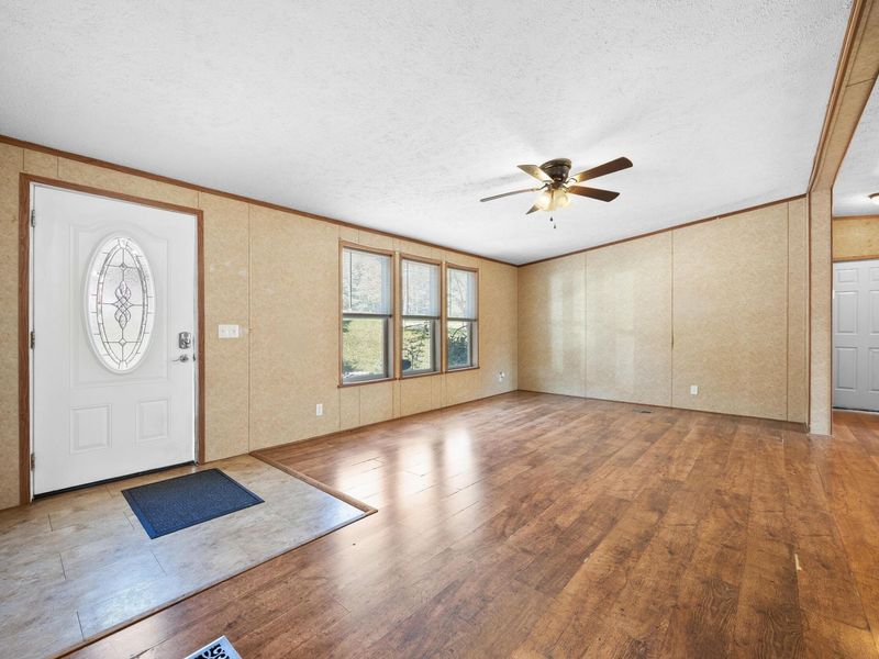 9176 Baker Road NE, Saint Louisville, OH 43071 Photo 5