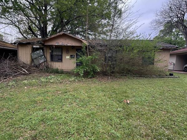 900 Barrow Drive , Pine Bluff, AR 71601